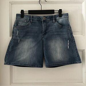 Democracy: Classic Blue Jean Shorts with frayed design and Stretch Fit. Size 6